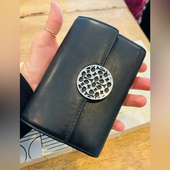 Coach Black Leather Bifold Wallet.. Not New.. only worn a few times.. - Picture 8 of 10